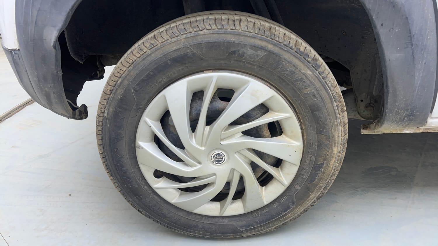 Used 2016 Renault Kwid RXT Petrol Manual tyres RIGHT REAR TYRE RIM VIEW