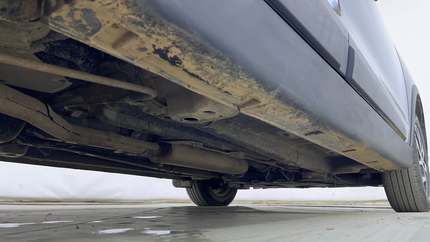 Used 2022 Mahindra XUV 300 W8 (O) 1.2 Petrol Petrol Manual extra REAR RIGHT UNDERBODY VIEW