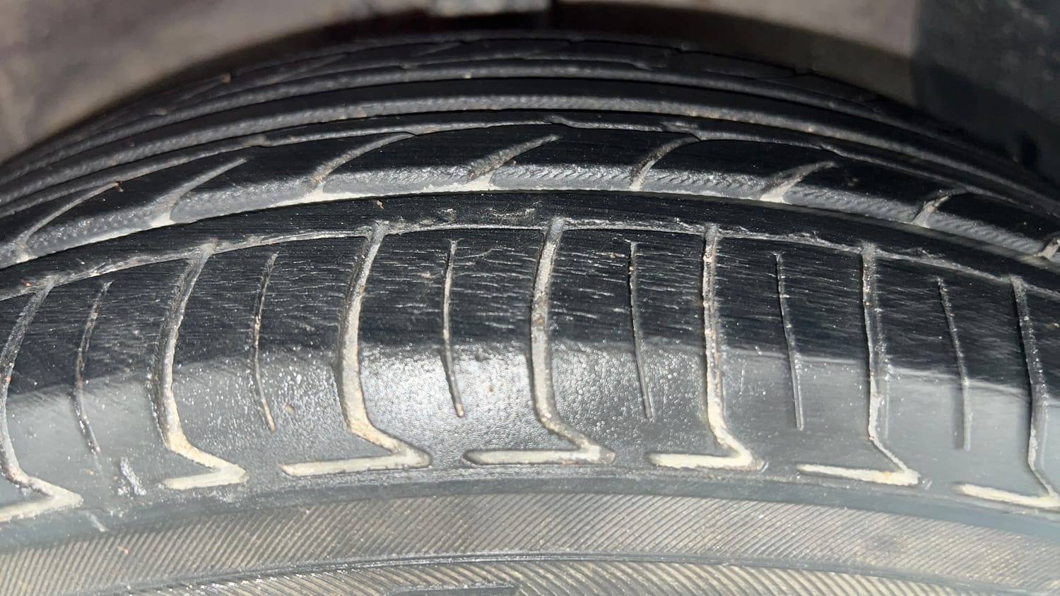 Used 2015 Hyundai Grand i10 Sportz 1.2 Kappa VTVT Petrol Manual tyres RIGHT FRONT TYRE TREAD VIEW