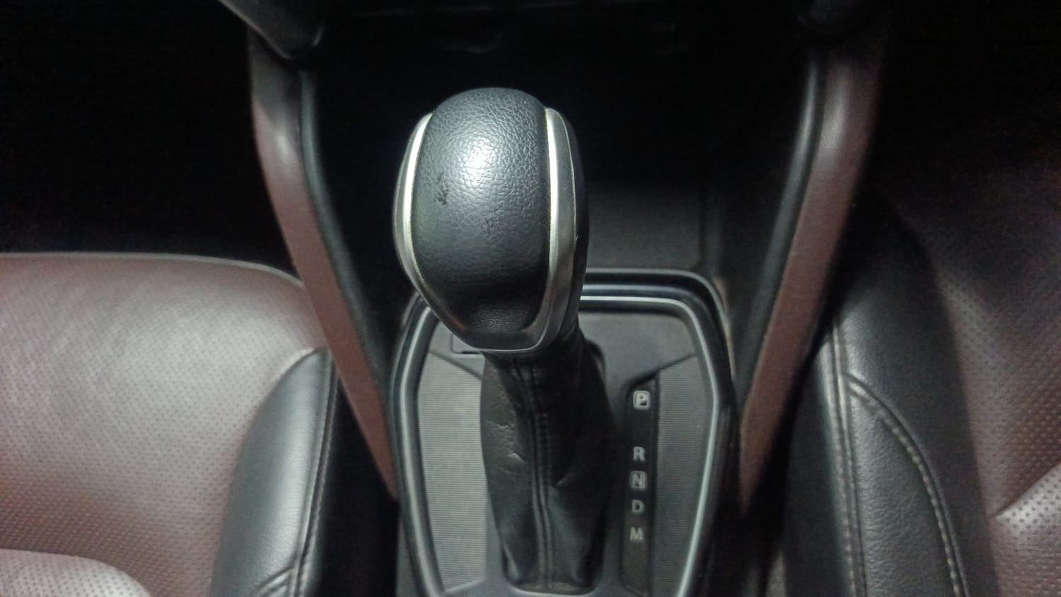 Used 2022 Maruti Suzuki Grand Vitara Alpha Smart Hybrid AT Petrol Automatic interior GEAR  KNOB VIEW