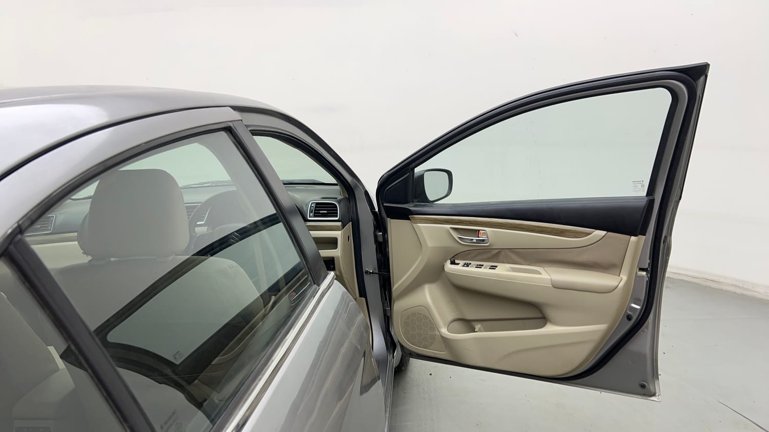 Used 2018 Maruti Suzuki Ciaz Delta Hybrid 1.5 Petrol Manual interior RIGHT FRONT DOOR OPEN VIEW