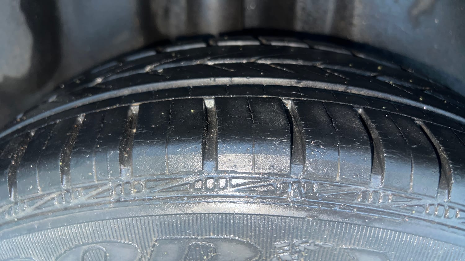 Used 2019 Volkswagen Ameo Comfortline 1.0L (P) Petrol Manual tyres RIGHT REAR TYRE TREAD VIEW