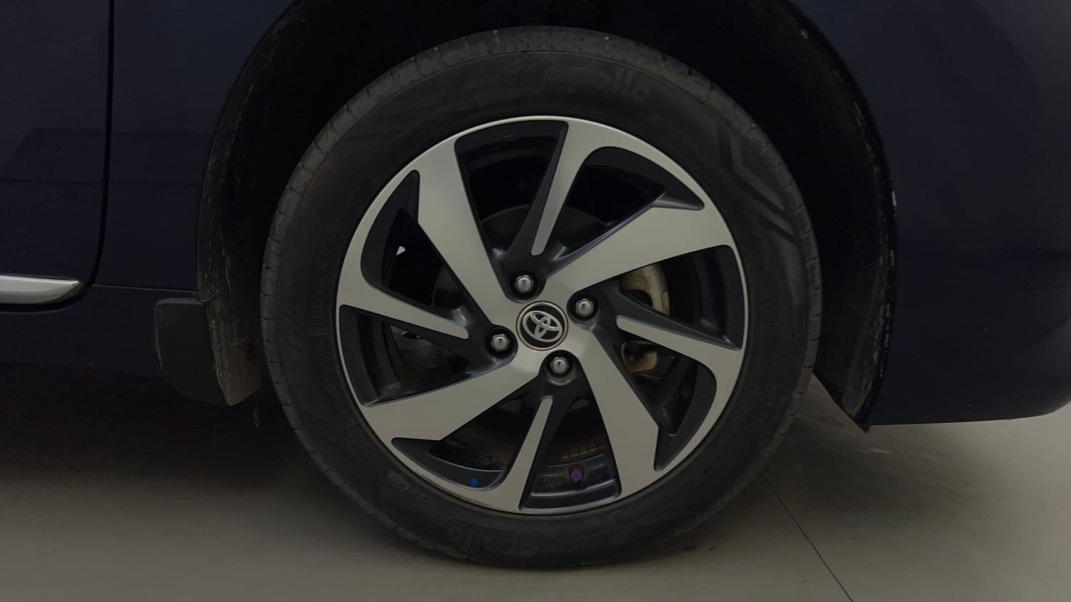 Used 2023 Toyota Glanza G Petrol Manual tyres RIGHT FRONT TYRE RIM VIEW