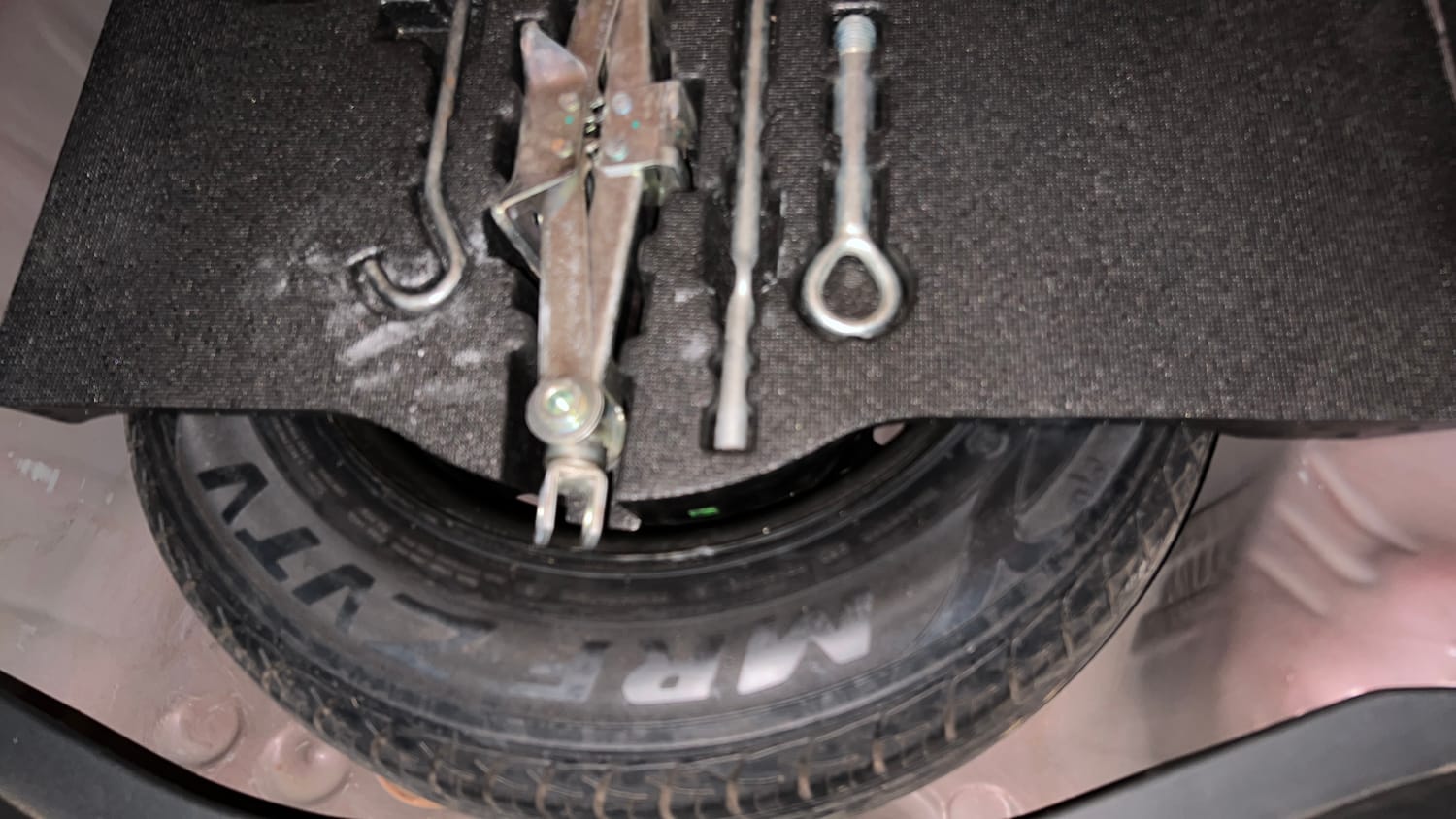 Used 2015 Honda Jazz V Petrol Petrol Manual tyres SPARE TYRE VIEW