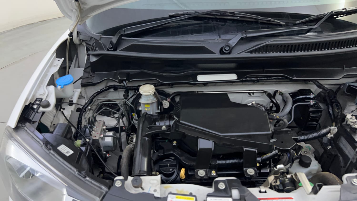 Used 2024 Maruti Suzuki S-Presso VXi Plus (O) AMT Petrol Automatic engine ENGINE RIGHT SIDE HINGE & APRON VIEW