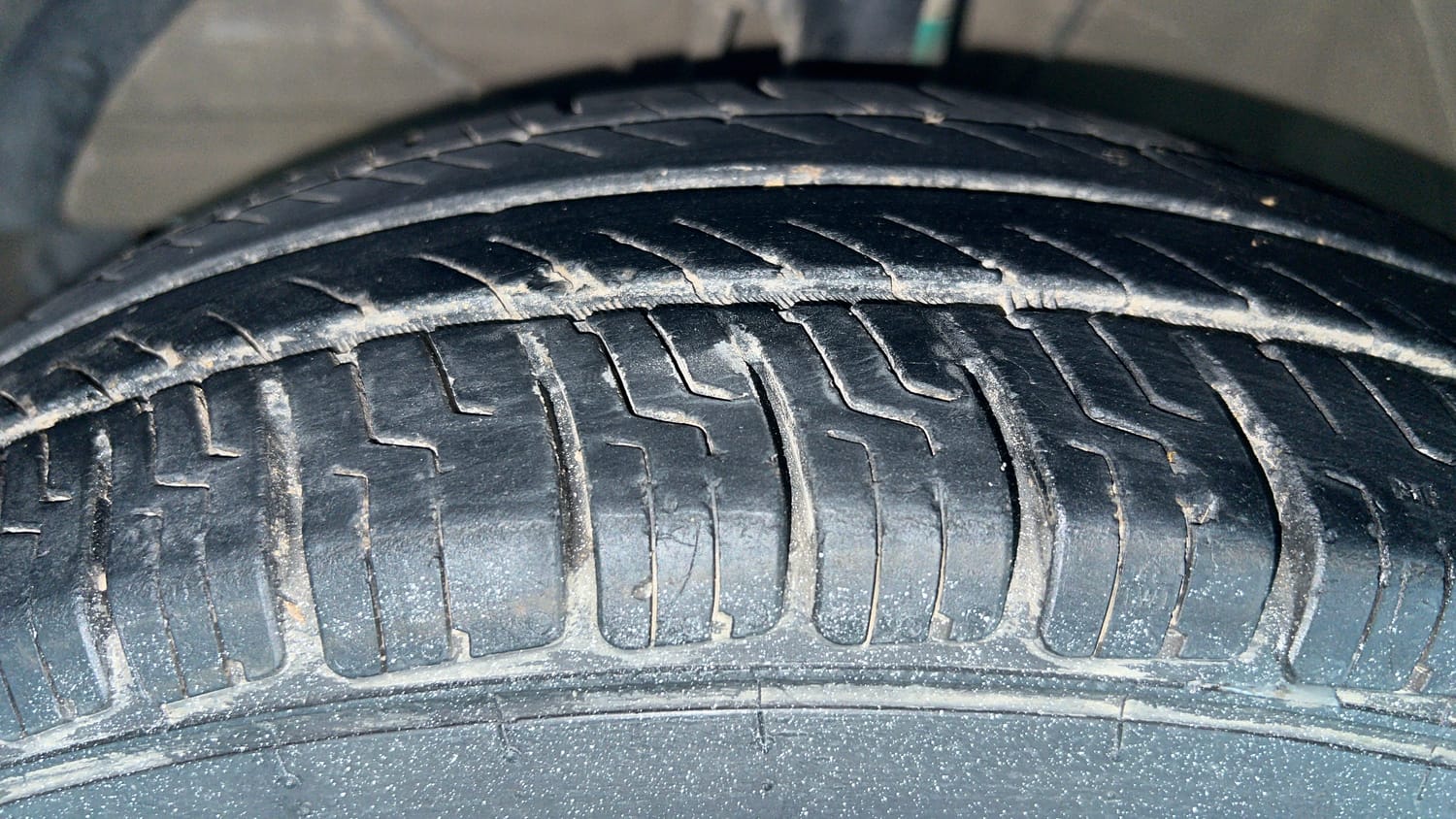 Used 2019 Maruti Suzuki Swift VXi AMT Petrol Automatic tyres LEFT FRONT TYRE TREAD VIEW
