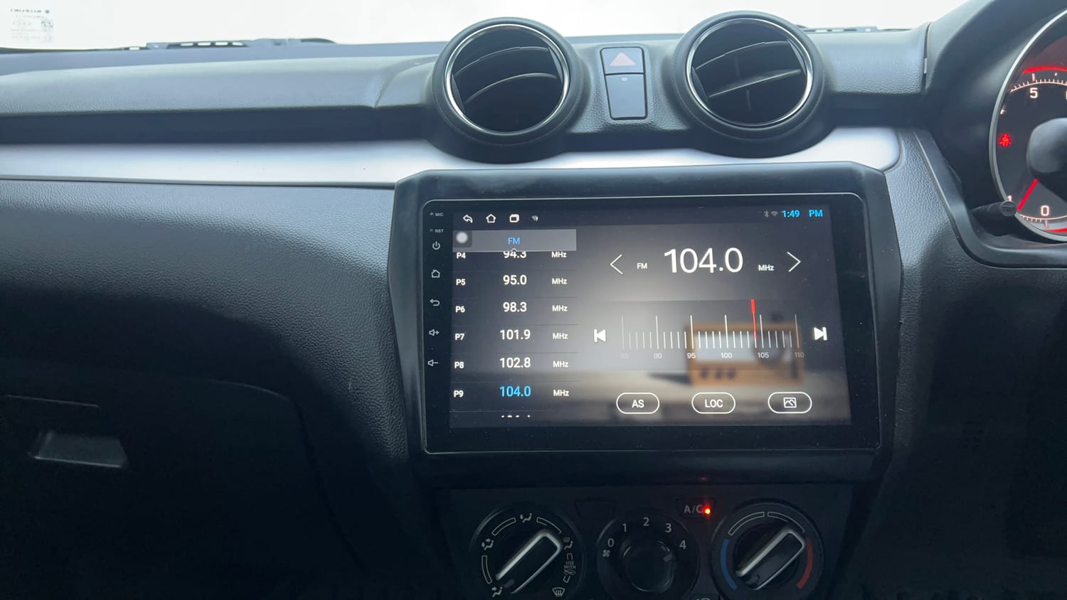 Used 2024 Maruti Suzuki Swift VXi Petrol Manual interior MUSIC SYSTEM & AC CONTROL VIEW