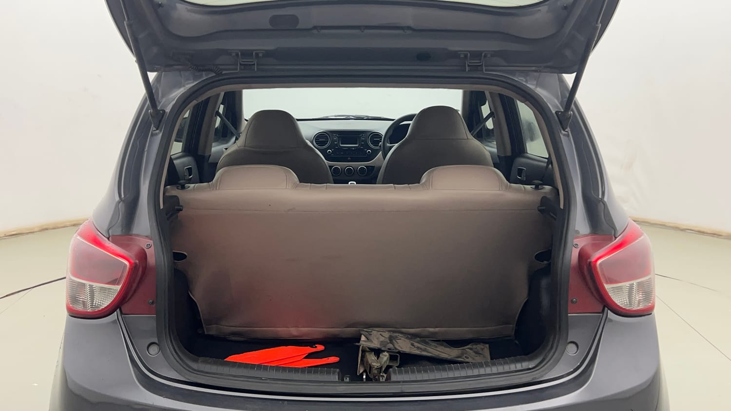 Used 2015 Hyundai Grand i10 Sportz 1.2 Kappa VTVT Petrol Manual interior DICKY INSIDE VIEW