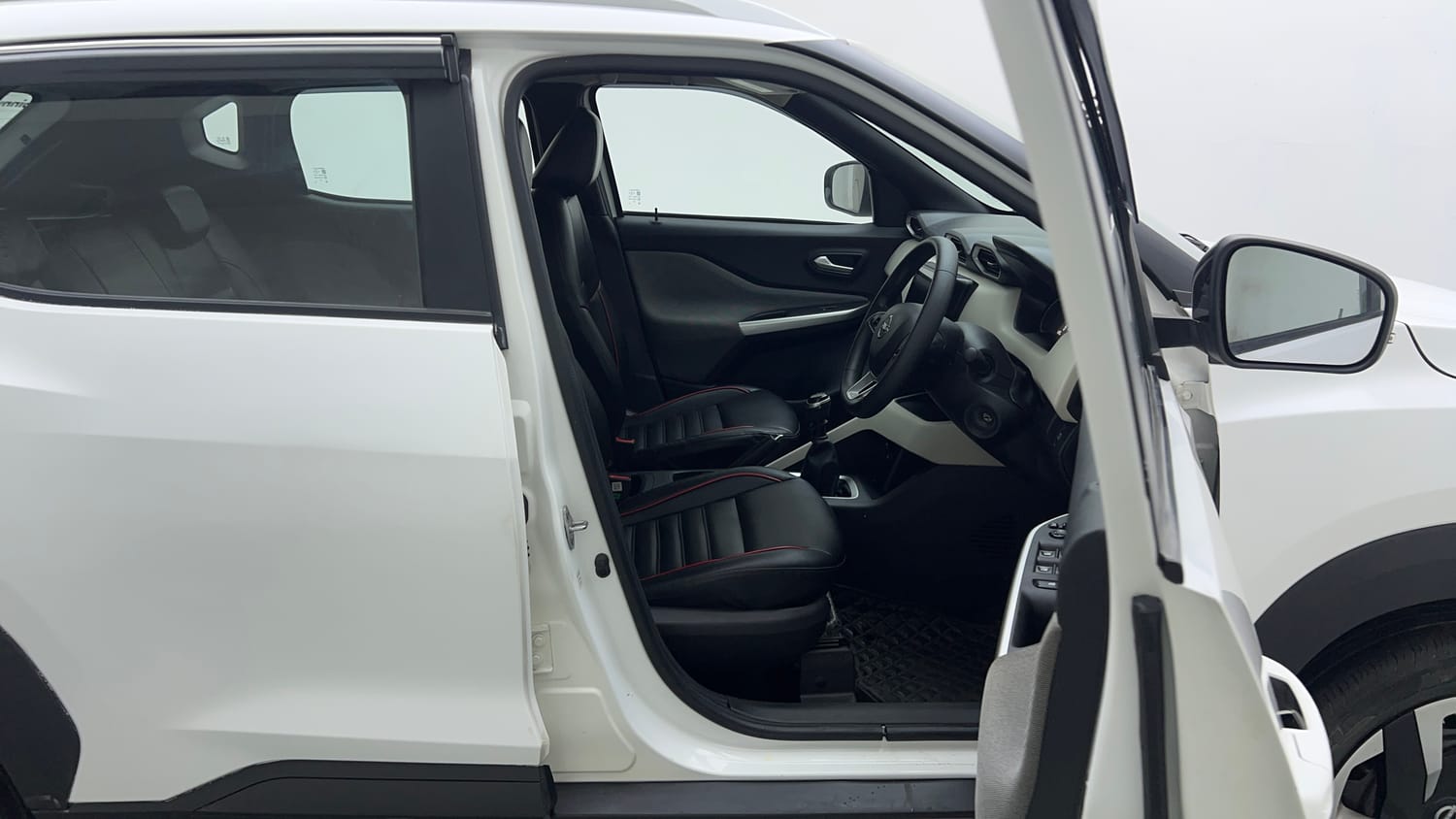 Used 2023 Nissan Magnite XL Petrol Manual interior RIGHT SIDE FRONT DOOR CABIN VIEW