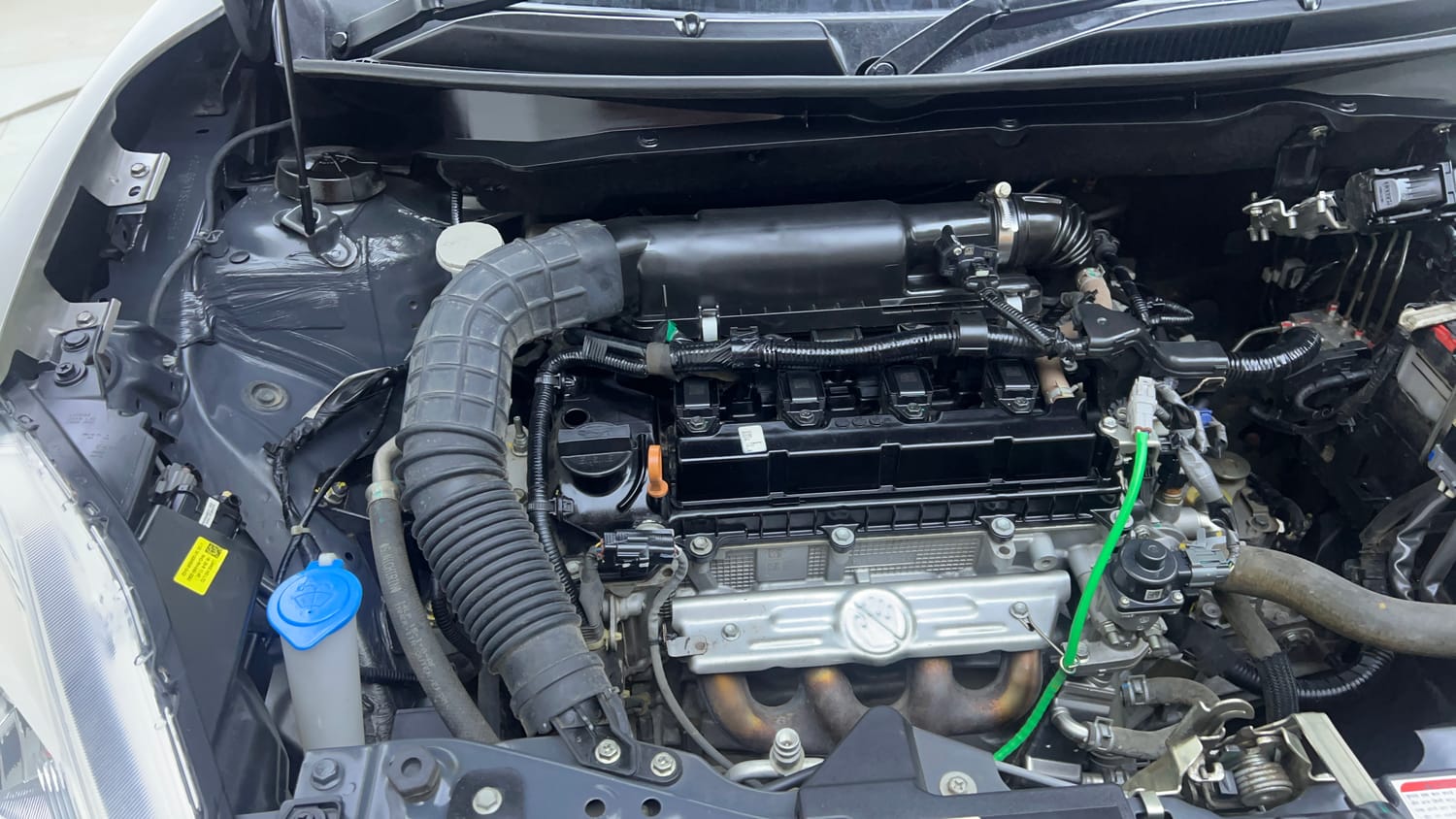 Used 2024 Maruti Suzuki Swift VXi Petrol Manual engine ENGINE RIGHT SIDE VIEW