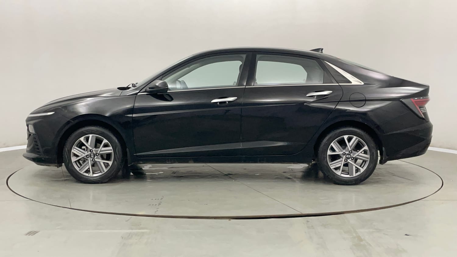 Used 2023 Hyundai Verna SX 1.5 Petrol IVT Petrol Automatic exterior LEFT SIDE VIEW