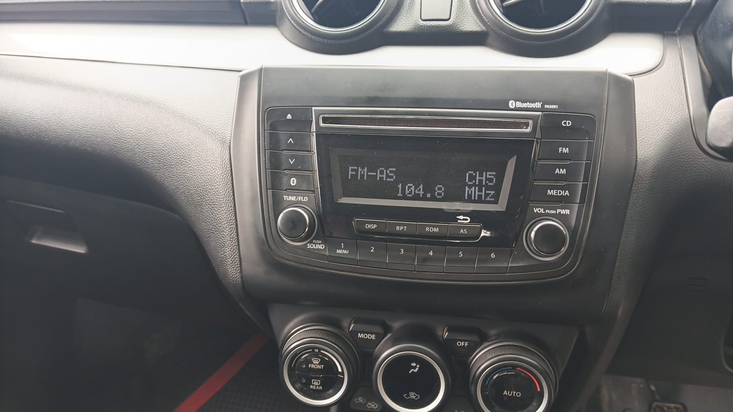 Used 2020 Maruti Suzuki Swift ZXi Petrol Manual interior MUSIC SYSTEM & AC CONTROL VIEW