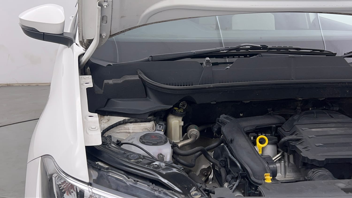 Used 2024 Volkswagen Taigun Highline 1.0 TSI MT Petrol Manual engine ENGINE RIGHT SIDE HINGE & APRON VIEW