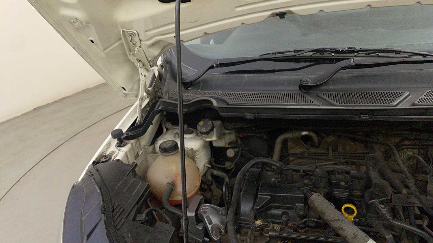 Used 2018 Ford EcoSport Titanium 1.5L Ti-VCT Petrol Manual engine ENGINE RIGHT SIDE HINGE & APRON VIEW