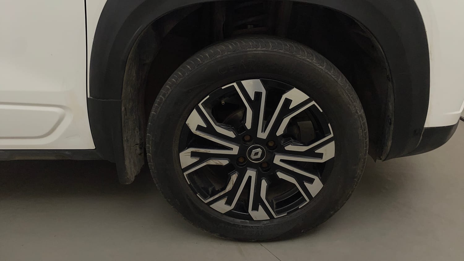 Used 2021 Renault Kiger RXT (O) MT Petrol Manual tyres RIGHT FRONT TYRE RIM VIEW
