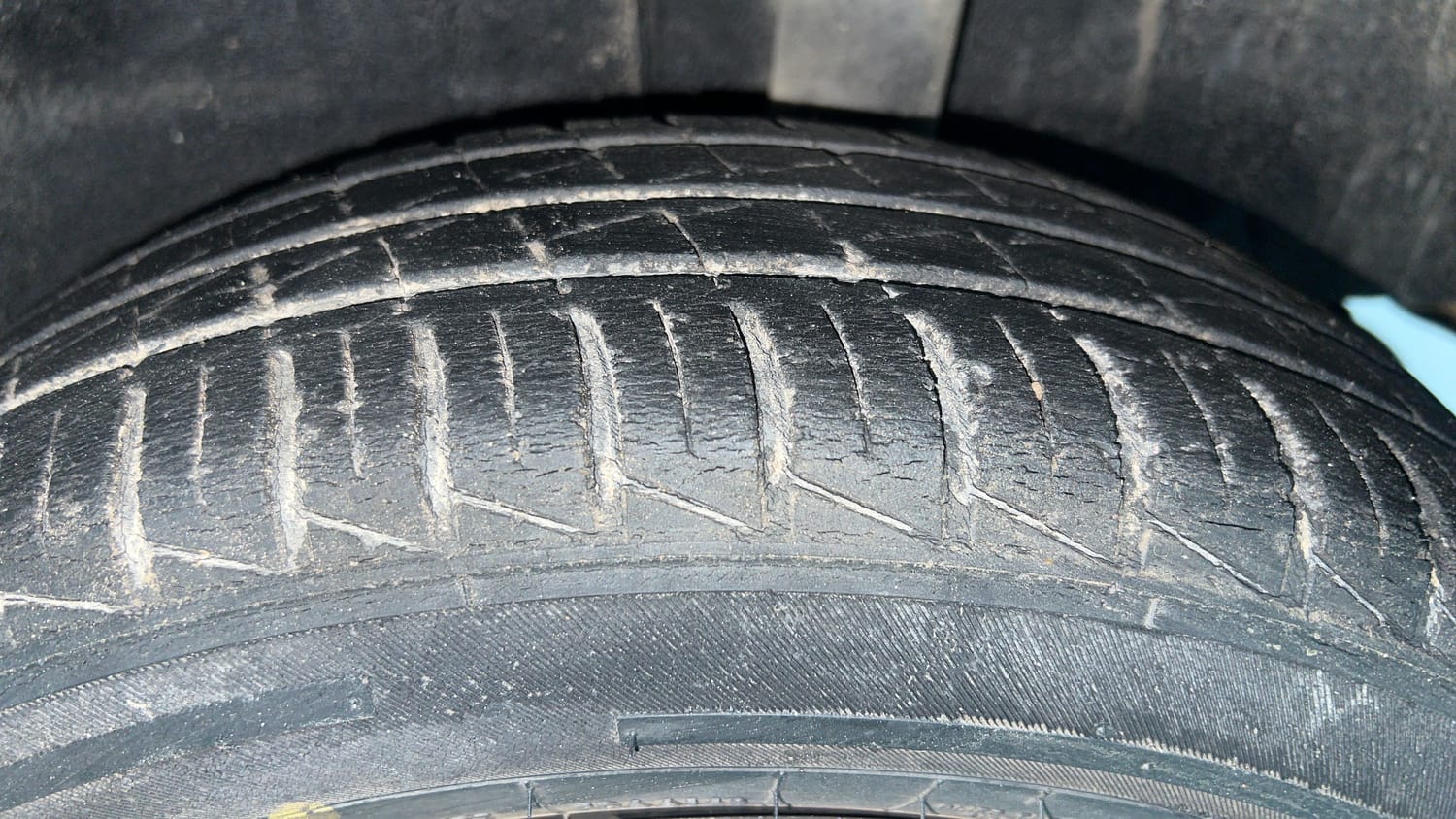 Used 2020 Renault Kwid CLIMBER 1.0 AMT Opt Petrol Automatic tyres LEFT REAR TYRE TREAD VIEW