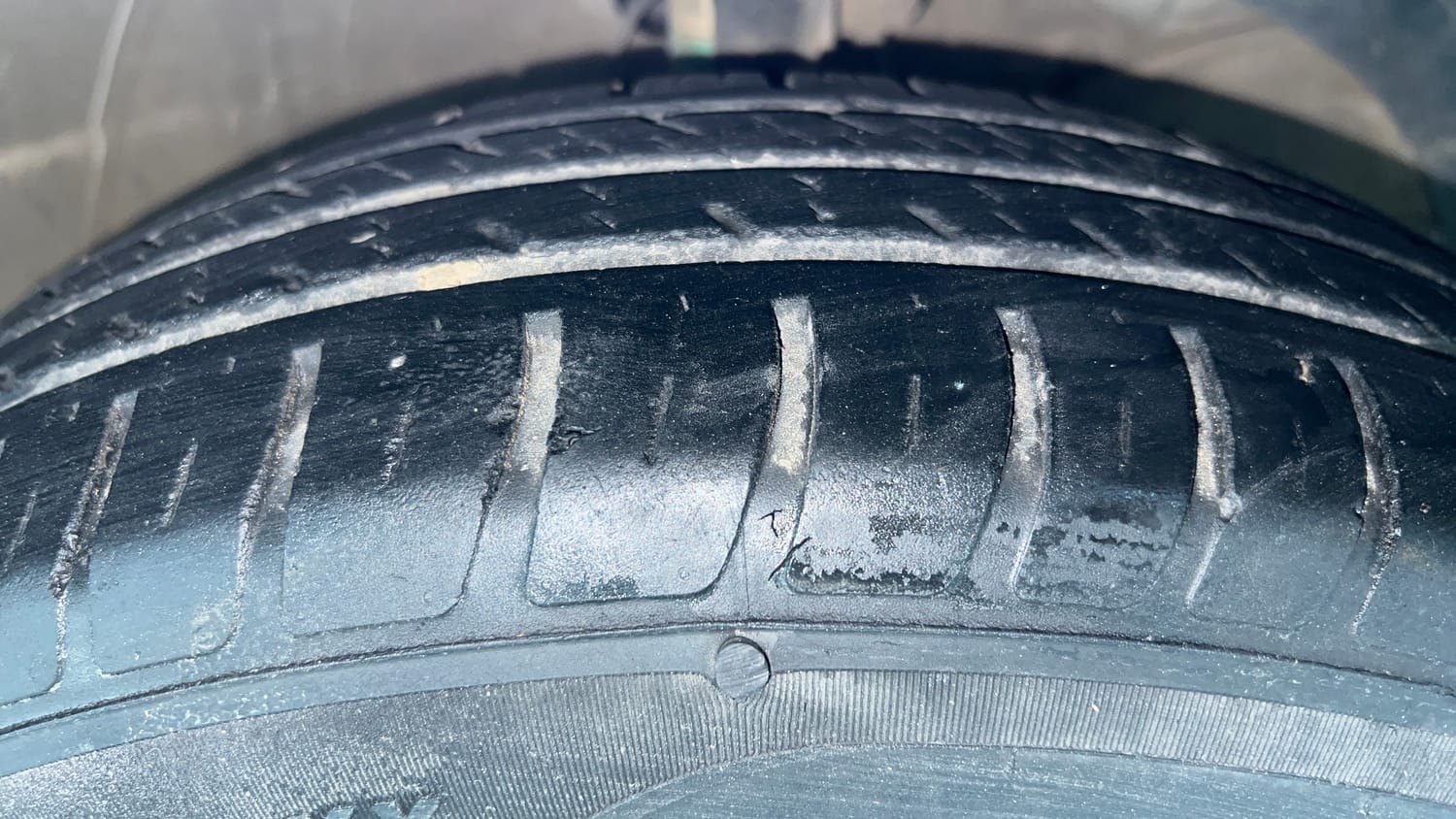 Used 2019 Maruti Suzuki Swift VXi AMT Petrol Automatic tyres RIGHT FRONT TYRE TREAD VIEW