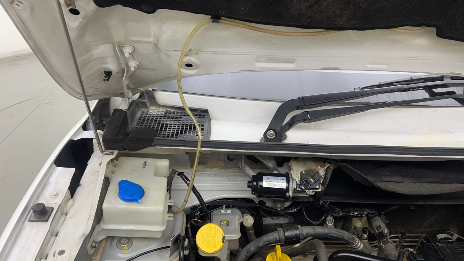 Used 2020 Renault Kwid CLIMBER 1.0 AMT Opt Petrol Automatic engine ENGINE RIGHT SIDE HINGE & APRON VIEW