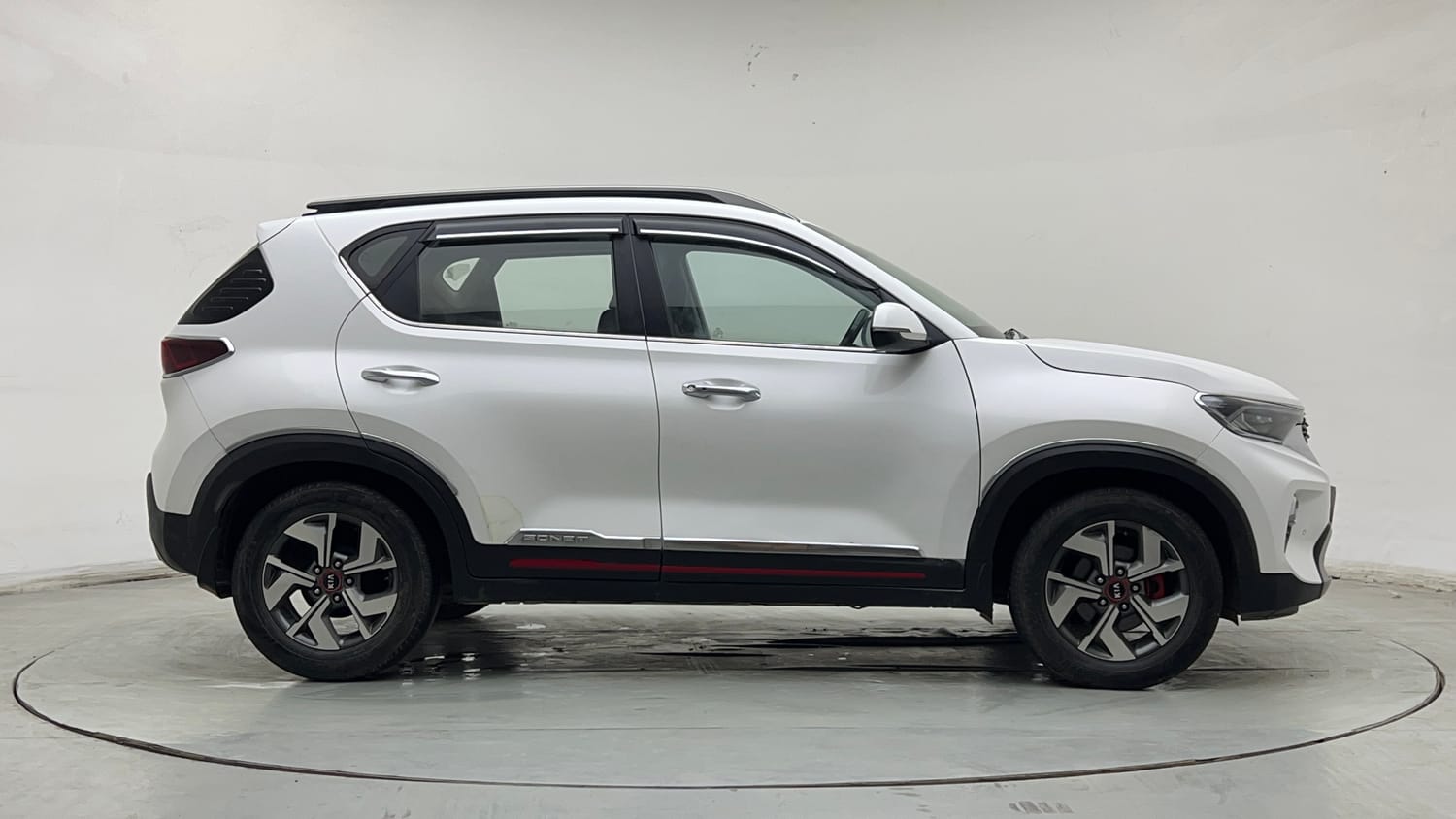 Used 2021 Kia Sonet GTX Plus 1.5 AT Diesel Automatic exterior RIGHT SIDE VIEW