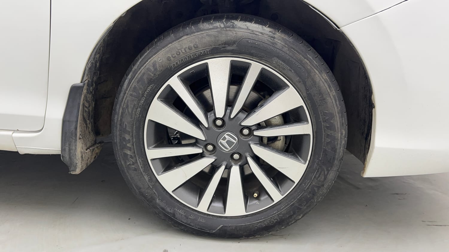 Used 2023 Honda City V Petrol CVT Petrol Automatic tyres RIGHT FRONT TYRE RIM VIEW