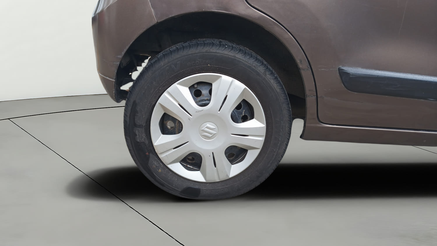 Used 2016 Maruti Suzuki Wagon R VXI Petrol Manual tyres RIGHT REAR TYRE RIM VIEW