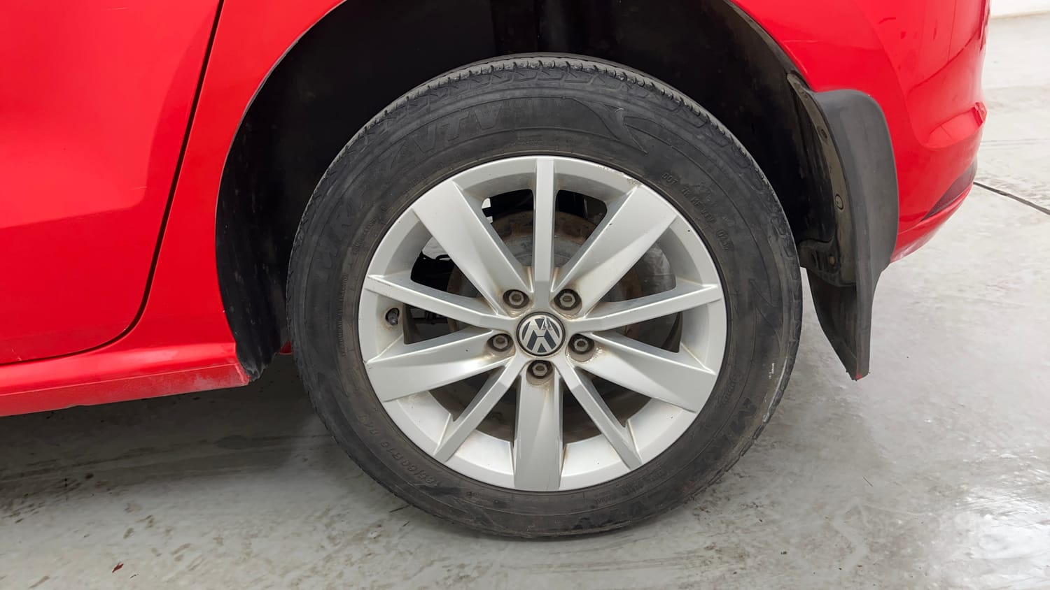 Used 2016 Volkswagen Polo Highline1.2L (P) Petrol Manual tyres LEFT REAR TYRE RIM VIEW