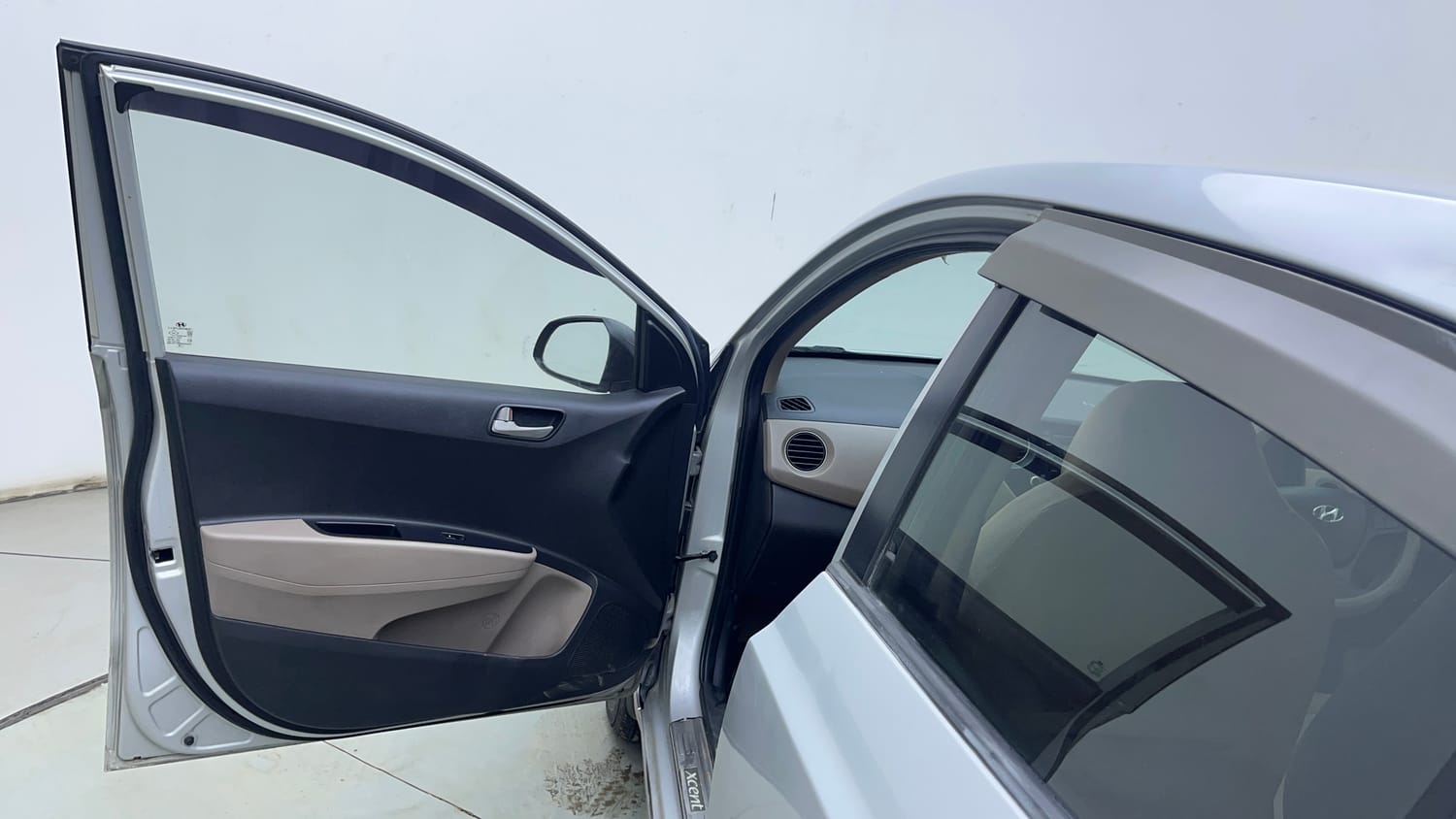 Used 2015 Hyundai Xcent S 1.2 (O) Petrol Manual interior LEFT FRONT DOOR OPEN VIEW