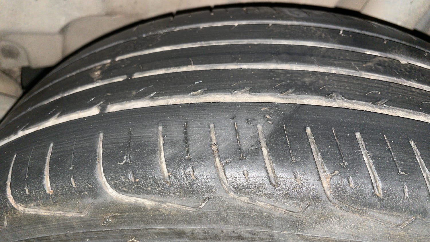 Used 2023 Maruti Suzuki Fronx Delta Plus 1.2L AGS Petrol Automatic tyres LEFT REAR TYRE TREAD VIEW