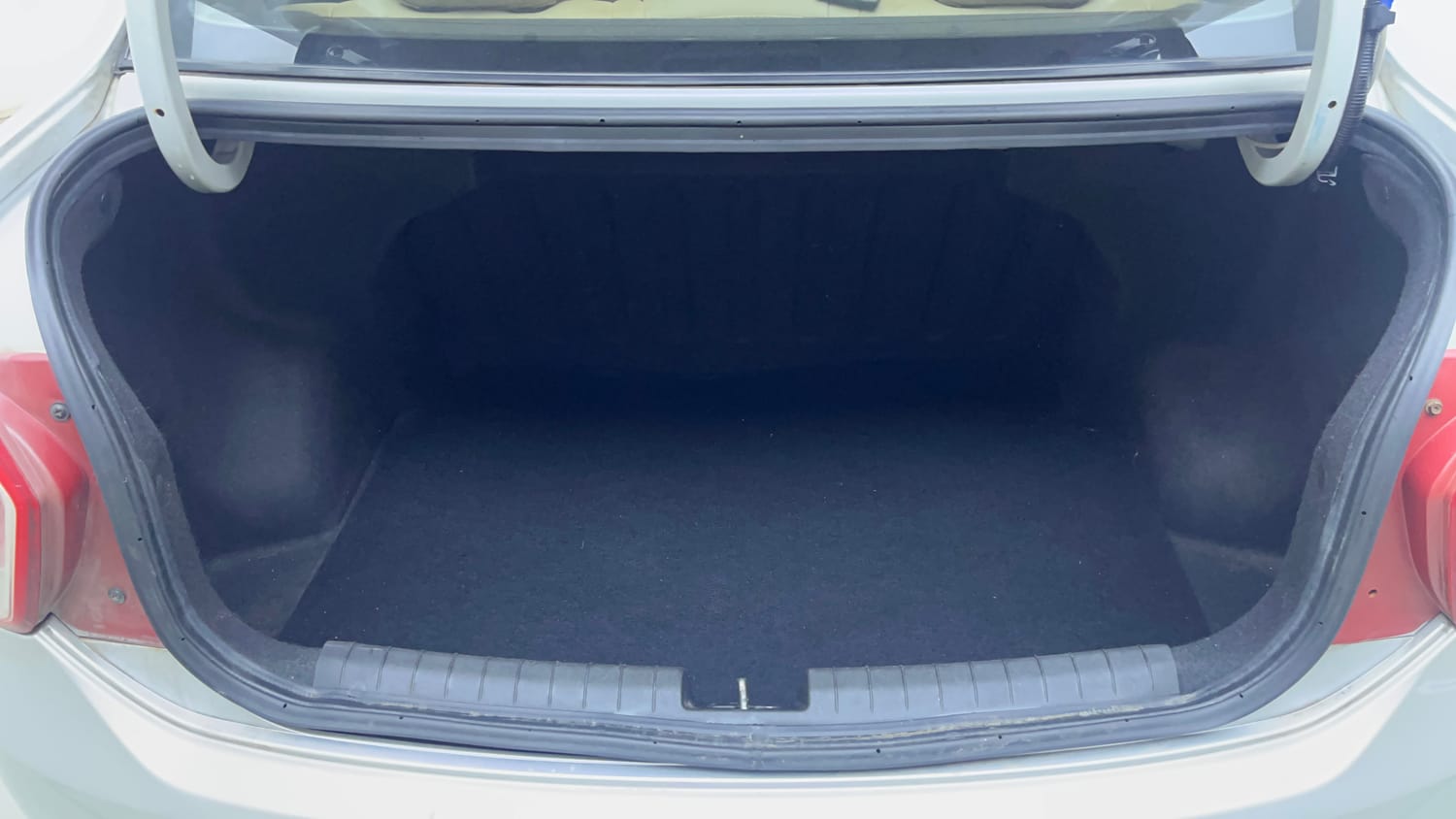 Used 2015 Hyundai Xcent S 1.2 (O) Petrol Manual interior DICKY INSIDE VIEW