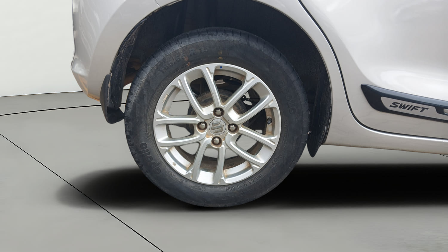 Used 2020 Maruti Suzuki Swift ZXi Petrol Manual tyres RIGHT REAR TYRE RIM VIEW