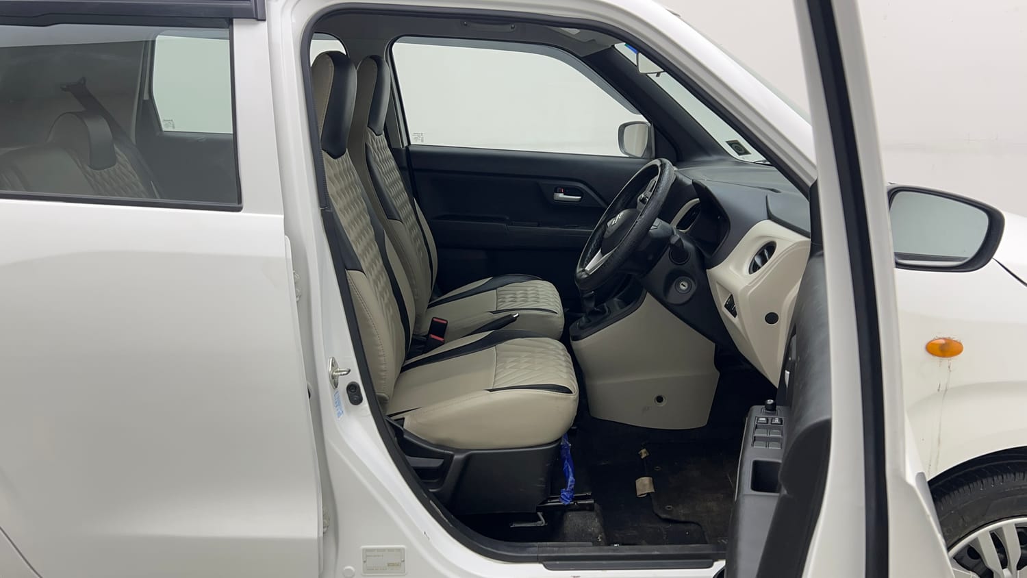 Used 2024 Maruti Suzuki Wagon R VXI 1.0 Petrol Manual interior RIGHT SIDE FRONT DOOR CABIN VIEW