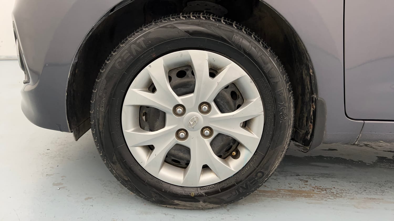 Used 2016 Hyundai Grand i10 Magna 1.2 Kappa VTVT Petrol Manual tyres LEFT FRONT TYRE RIM VIEW
