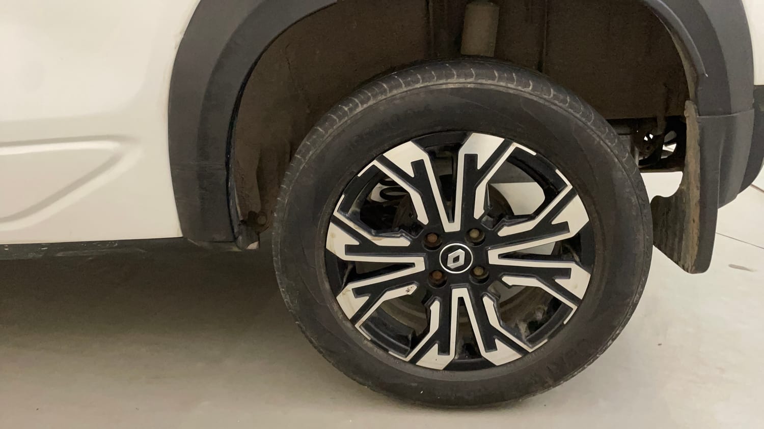Used 2021 Renault Kiger RXT (O) MT Petrol Manual tyres LEFT REAR TYRE RIM VIEW