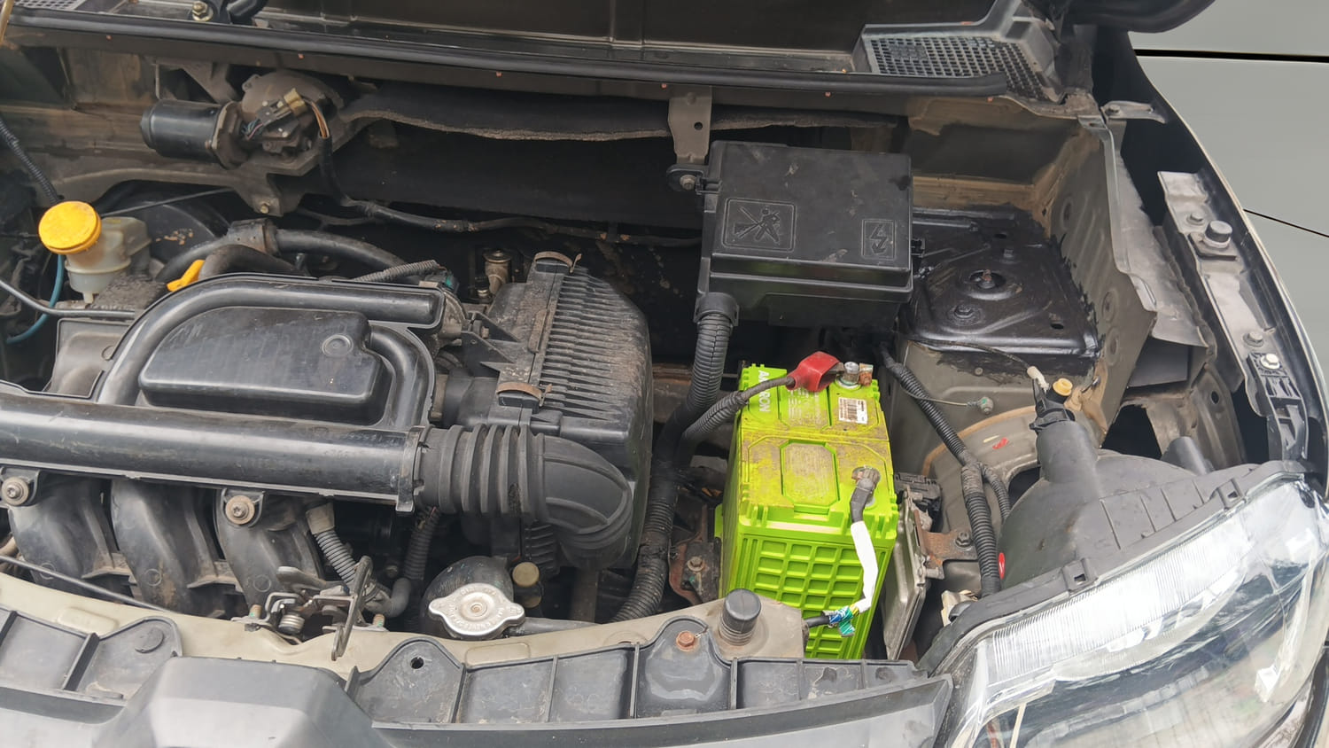 Used 2017 Renault Kwid 1.0 RXT Petrol Manual engine ENGINE LEFT SIDE VIEW