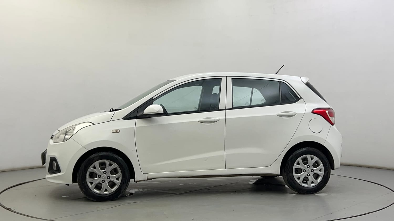 Used 2016 Hyundai Grand i10 Magna AT 1.2 Kappa VTVT Petrol Automatic exterior LEFT SIDE VIEW