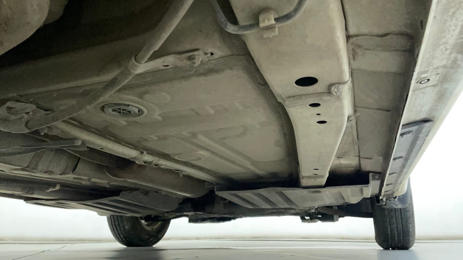 Used 2022 Maruti Suzuki Swift VXi Petrol Manual extra REAR RIGHT UNDERBODY VIEW