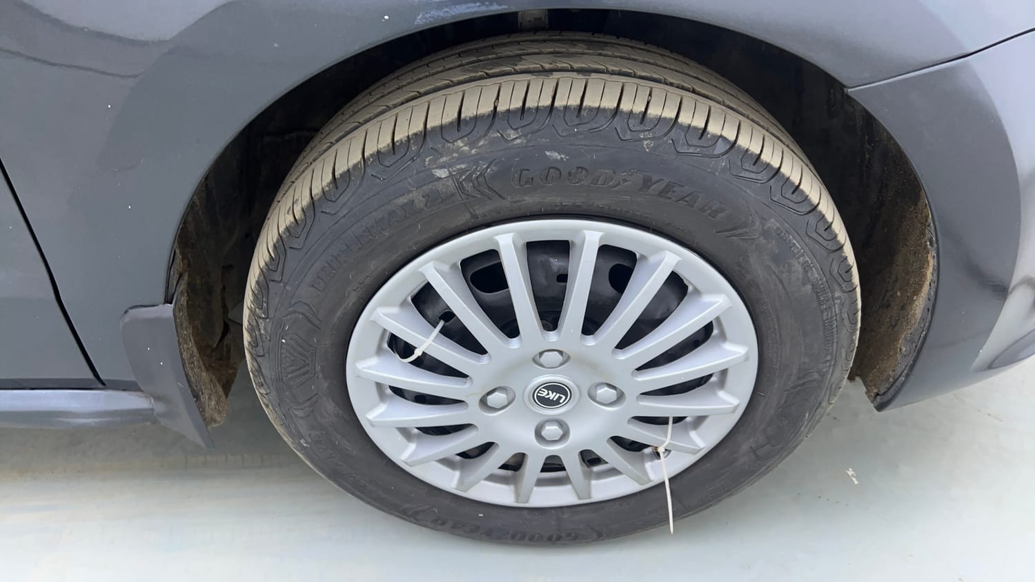Used 2020 Volkswagen Polo Trendline 1.0L (P) Petrol Manual tyres RIGHT FRONT TYRE RIM VIEW