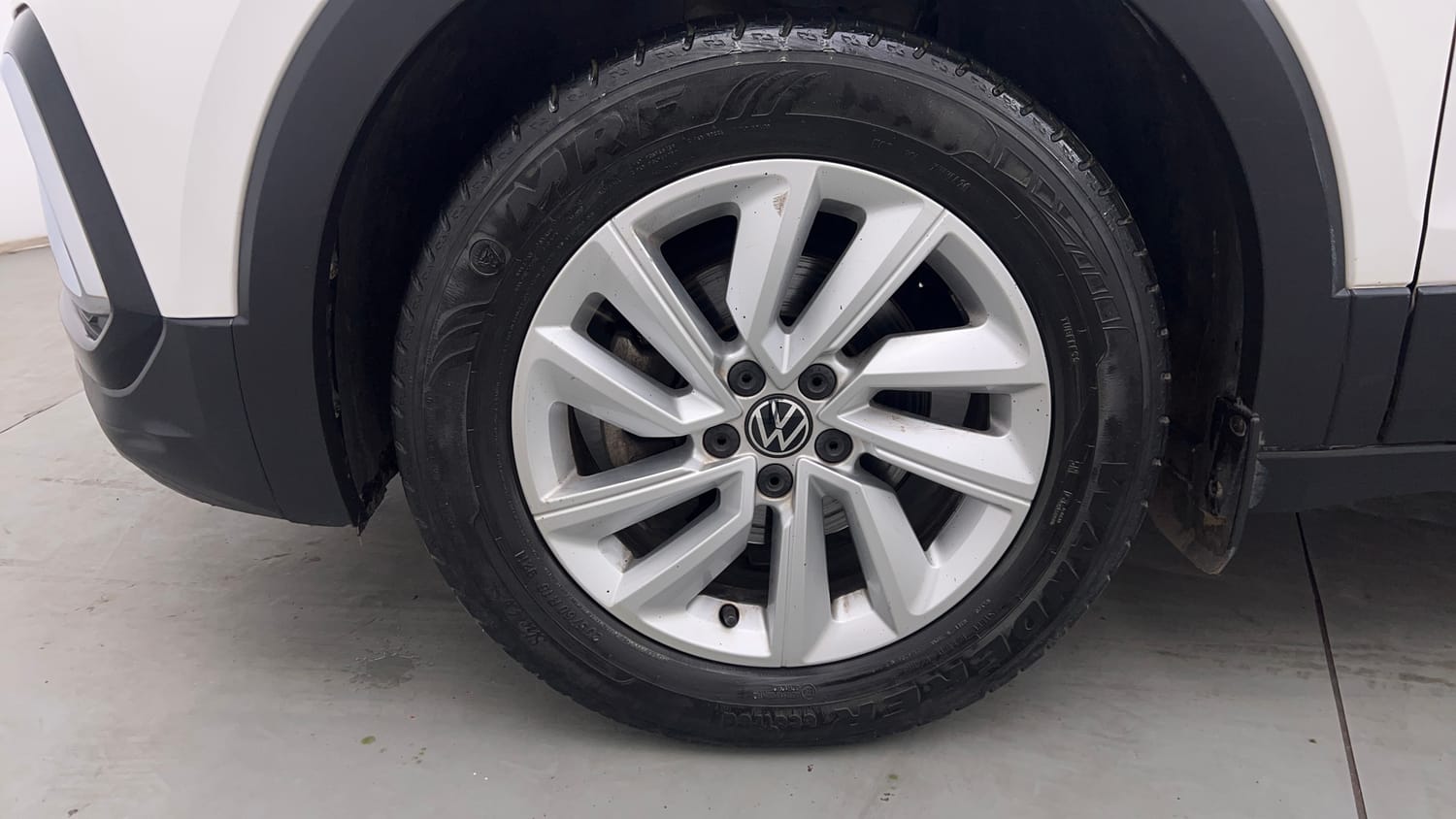 Used 2024 Volkswagen Taigun Highline 1.0 TSI MT Petrol Manual tyres LEFT FRONT TYRE RIM VIEW