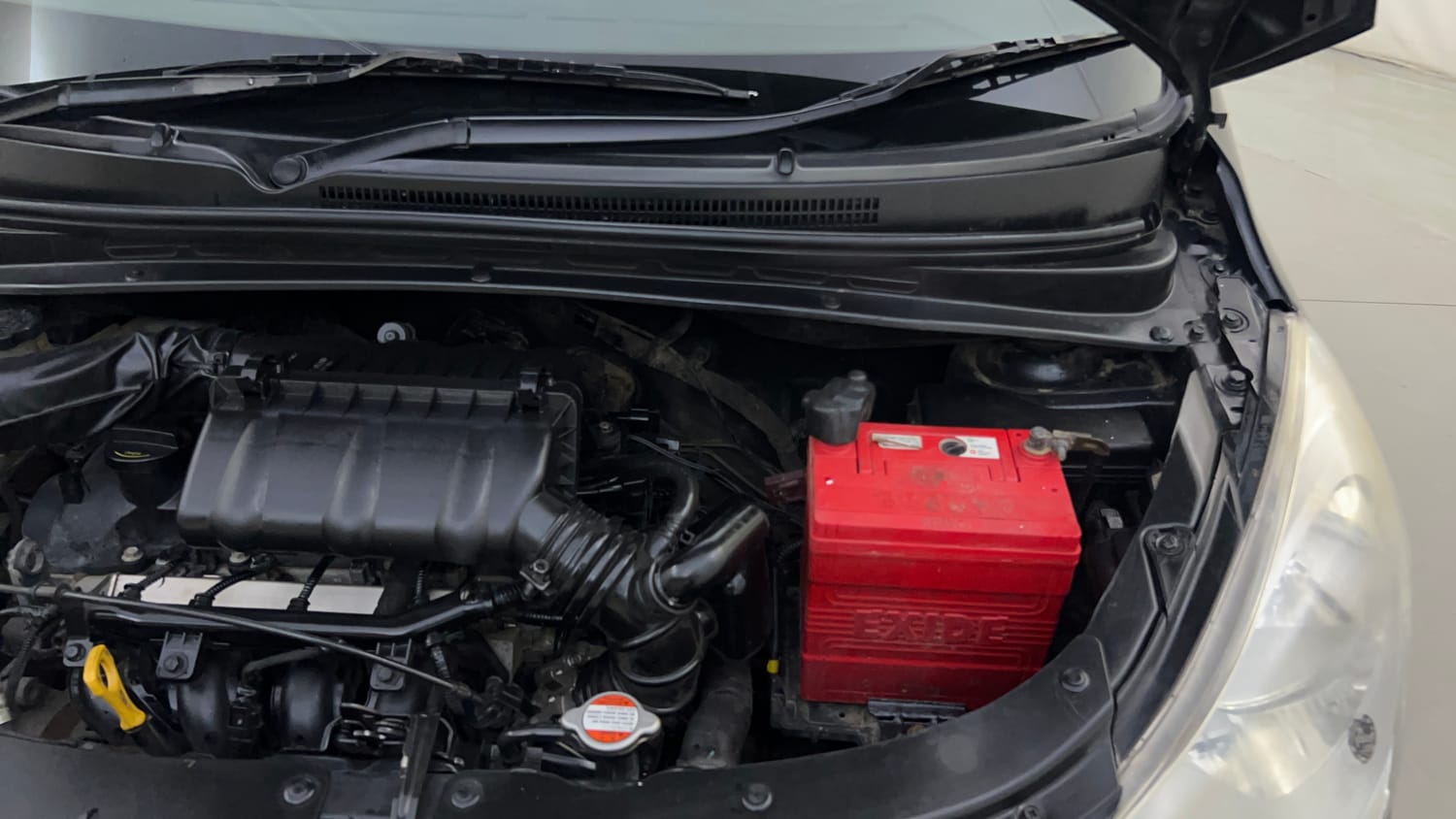 Used 2013 Hyundai i10 Sportz 1.2 Kappa2 Petrol Manual engine ENGINE LEFT SIDE HINGE & APRON VIEW