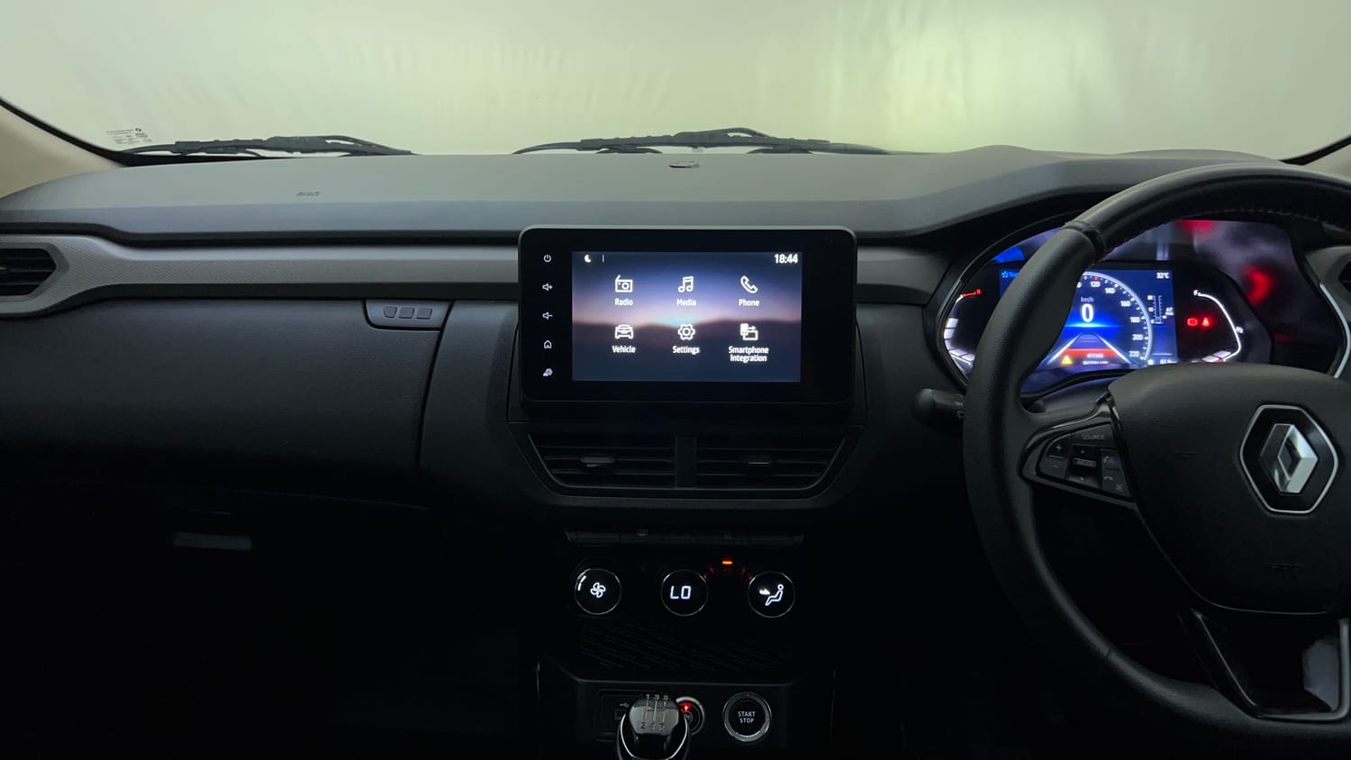 Used 2021 Renault Kiger RXZ 1.0 Turbo MT CNG (Outside Fitted) Cng Manual interior MUSIC SYSTEM & AC CONTROL VIEW