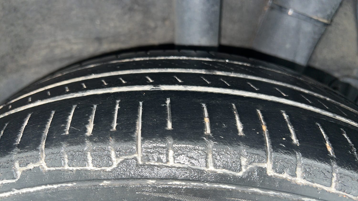 Used 2017 Hyundai Grand i10 Magna 1.2 Kappa VTVT Petrol Manual tyres LEFT REAR TYRE TREAD VIEW