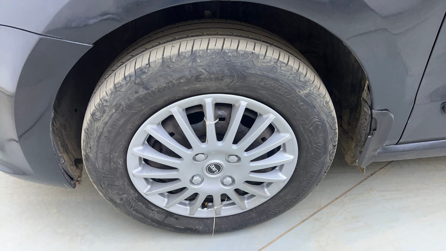 Used 2020 Volkswagen Polo Trendline 1.0L (P) Petrol Manual tyres LEFT FRONT TYRE RIM VIEW