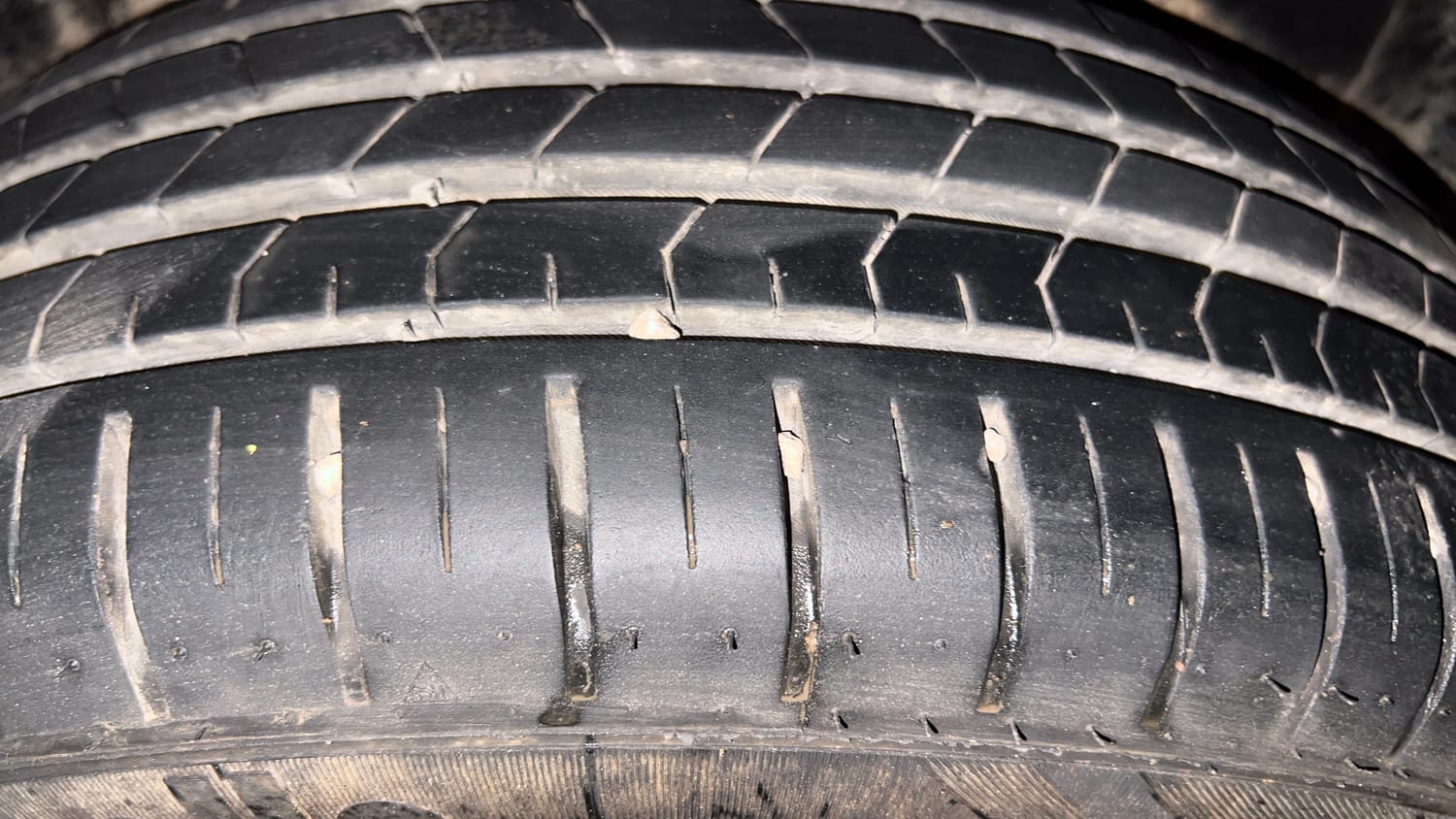 Used 2022 Maruti Suzuki Baleno Alpha AGS Petrol Automatic tyres LEFT REAR TYRE TREAD VIEW