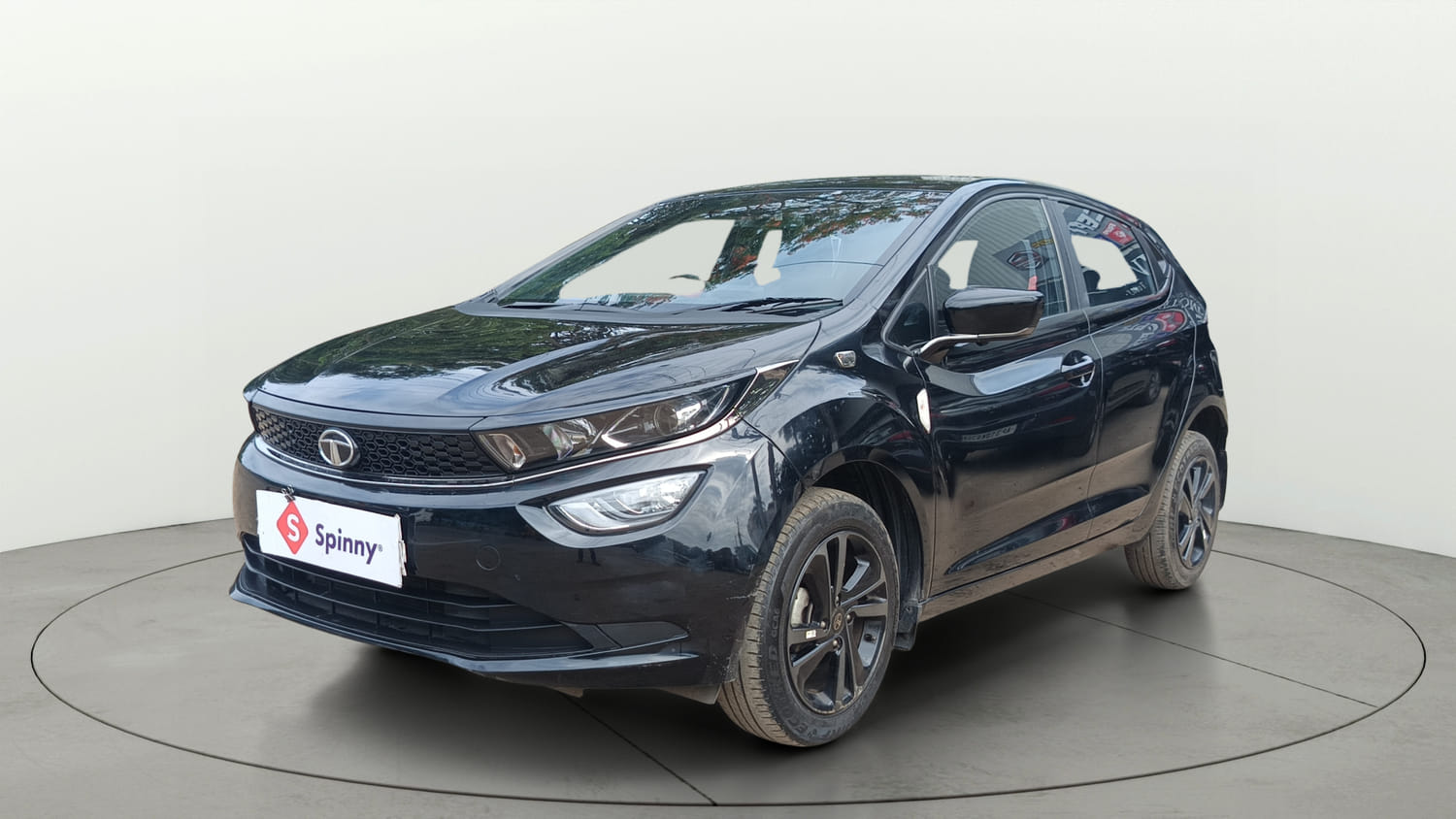Used 2023 Tata Altroz XZA Plus (S) Dark Edition Petrol Automatic exterior LEFT FRONT CORNER VIEW