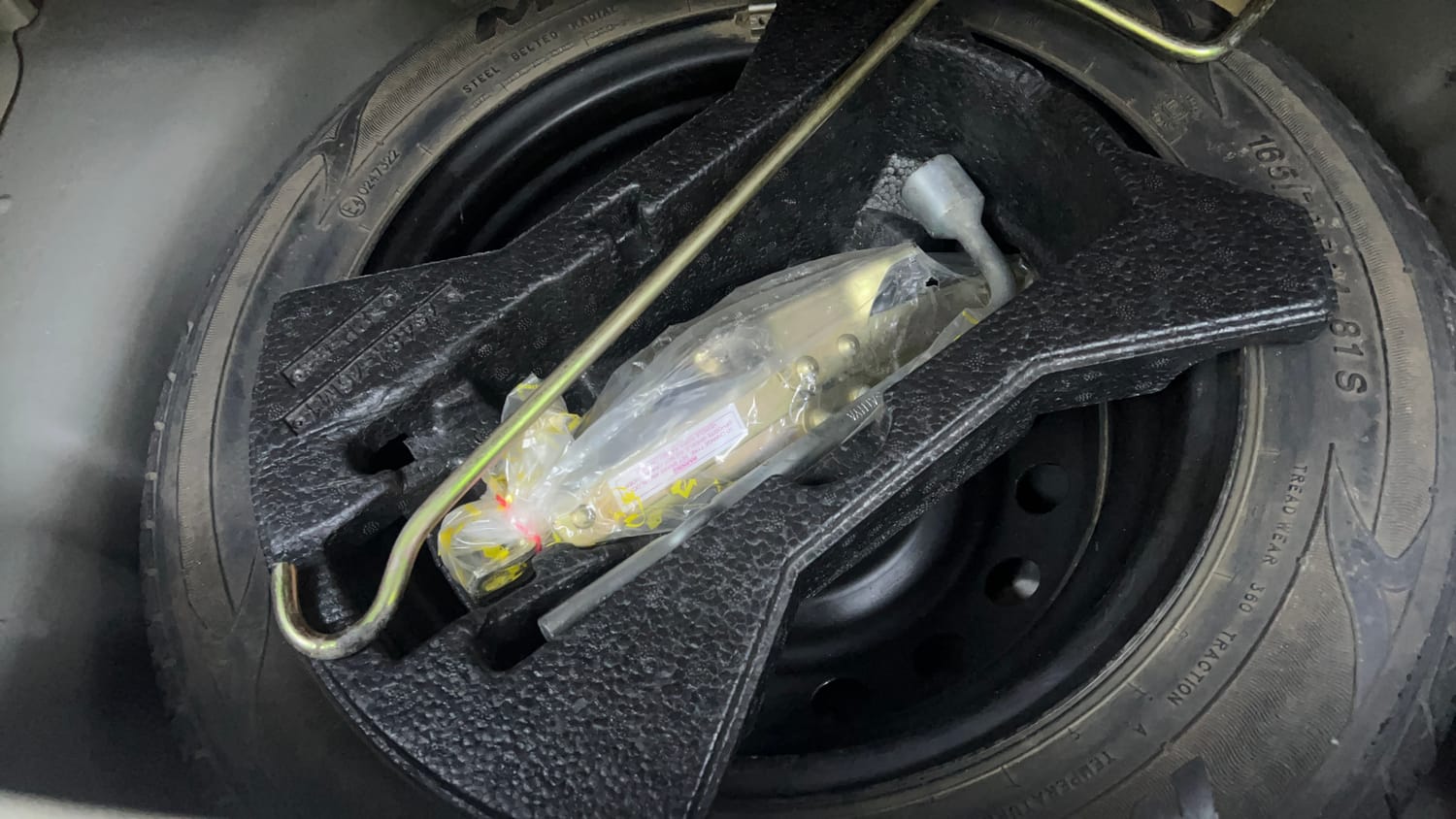 Used 2017 Maruti Suzuki Celerio ZXi AMT Petrol Automatic tyres SPARE TYRE VIEW