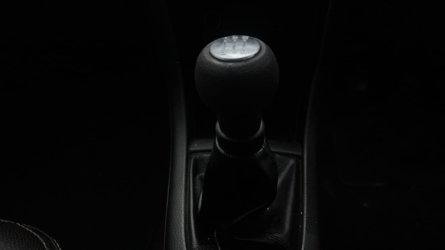 Used 2017 Maruti Suzuki Swift Lxi (O) Petrol Manual interior GEAR  KNOB VIEW