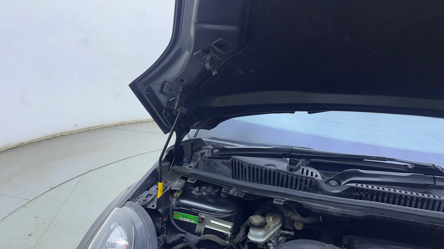 Used 2019 Tata Nexon XZA Plus Petrol Petrol Automatic engine ENGINE RIGHT SIDE HINGE & APRON VIEW