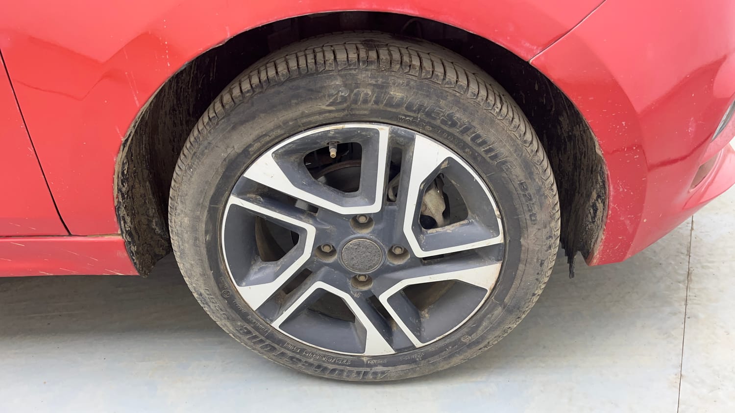 Used 2021 Tata Tiago XZA Plus Petrol Automatic tyres RIGHT FRONT TYRE RIM VIEW