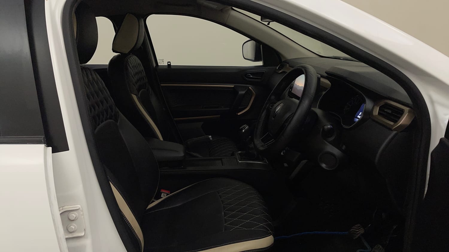 Used 2021 Renault Kiger RXT (O) MT Petrol Manual interior RIGHT SIDE FRONT DOOR CABIN VIEW