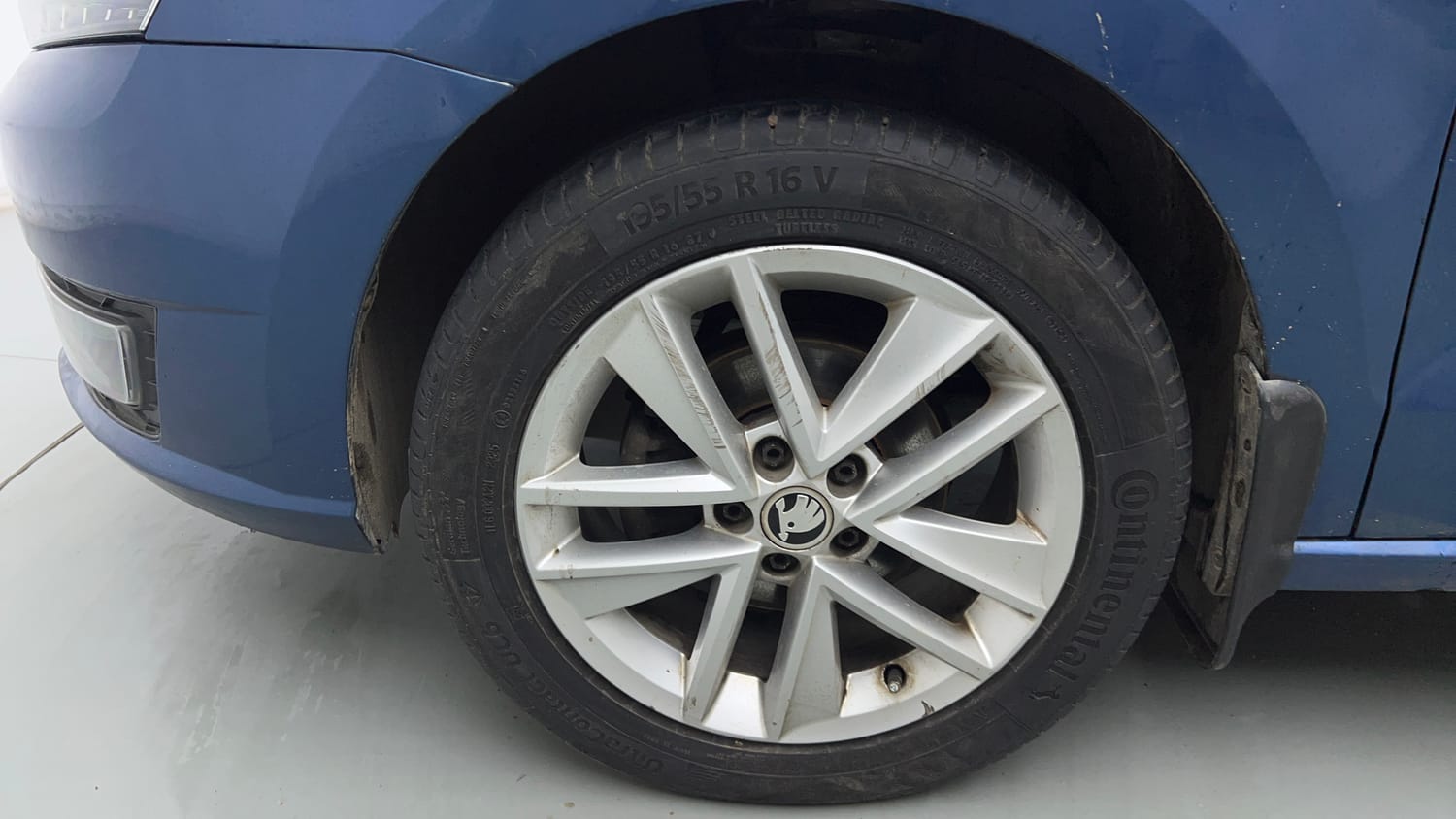 Used 2018 Skoda Rapid Style 1.6 MPI Petrol Manual tyres LEFT FRONT TYRE RIM VIEW
